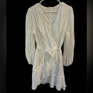 Elegant White Lace Wrap Dress XL